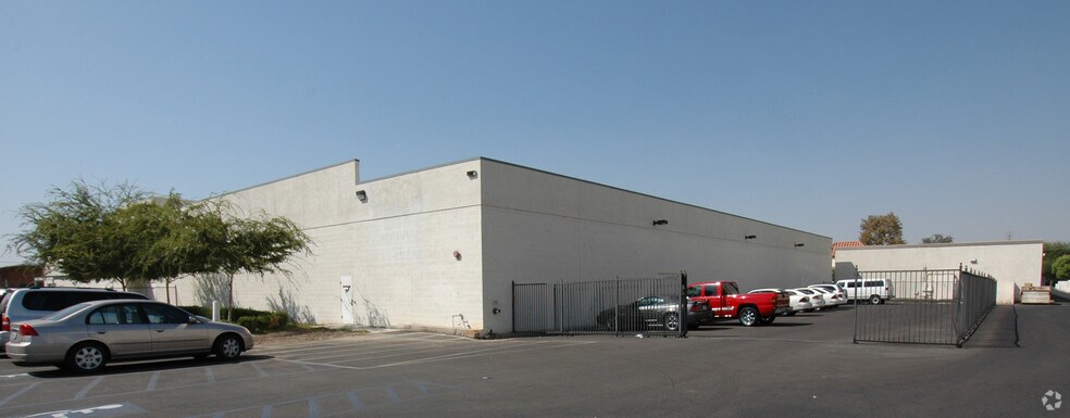 More Photos Of 3019-3045 Wilson Rd, Bakersfield Unknown For Lease