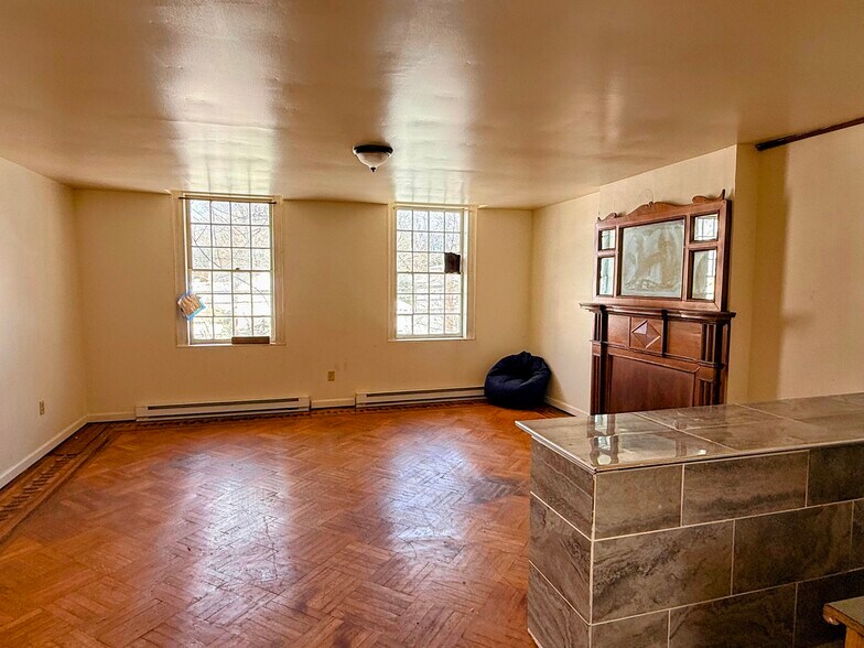 More Photos Of 6 Church St, Nassau Apartments For Sale