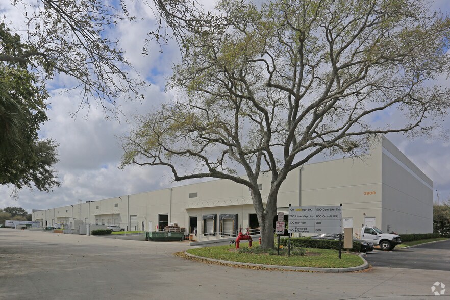 More Photos Of 3900 Fiscal Ct, Riviera Beach Warehouse For Lease