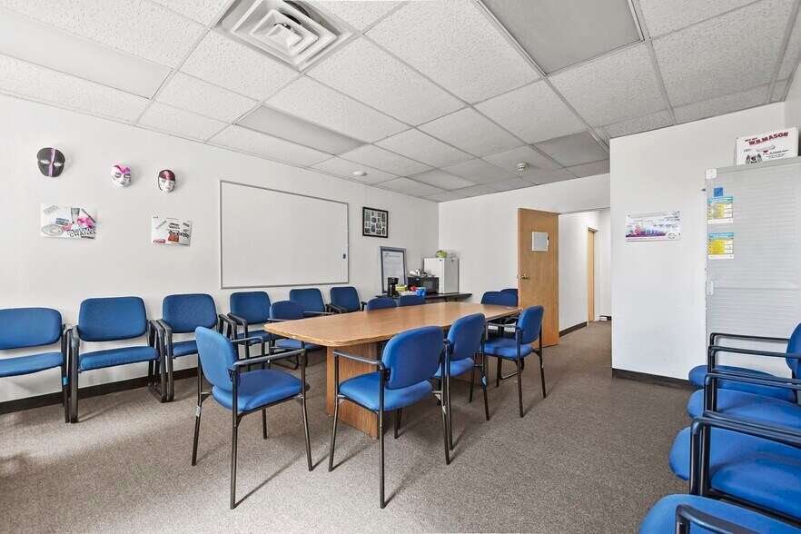 More Photos Of 5 Dover St, New Bedford Office For Lease