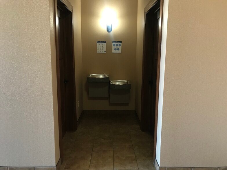 More Photos Of 5117 S Crossing Pl, Sioux Falls Office For Lease