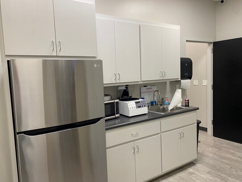 More Photos Of 311 S Gloster St, Tupelo Storefront Retail Office For Lease