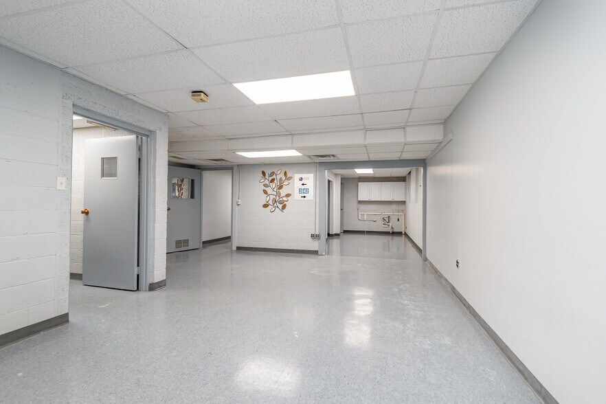 More Photos Of 334 S Water St, Saginaw Office For Sale