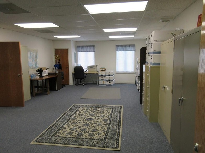 More Photos Of 78 Faunce Corner Mall Rd, North Dartmouth Medical For Sale