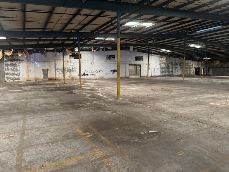 More Photos Of 729 White Oak Dr, Johnsonville Warehouse For Lease