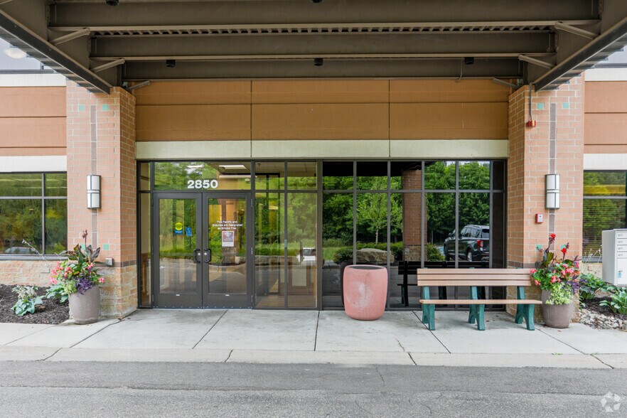 More Photos Of 2850 Curve Crest Blvd, Stillwater Medical For Lease