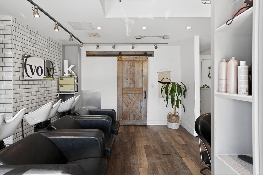 More Photos Of 8 Telegram Mews, Toronto Apartments For Sale