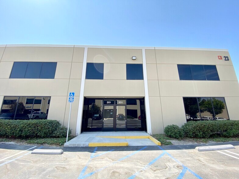 More Photos Of 21-29 W Easy St, Simi Valley Unknown For Lease