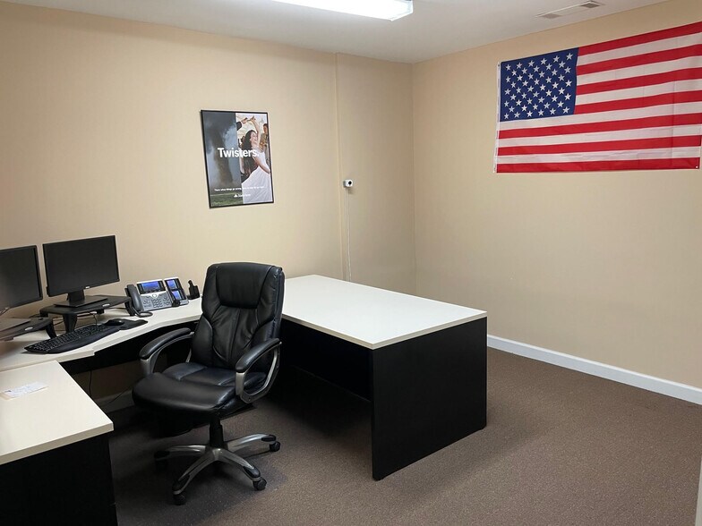 More Photos Of 106 Colony Park Dr, Cumming Office Residential For Lease