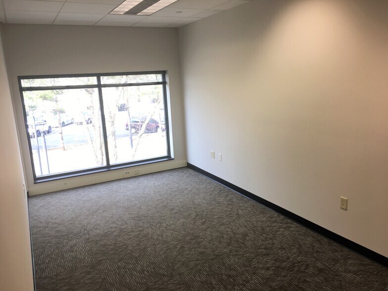 More Photos Of 700 Washington St, Columbus Office For Lease