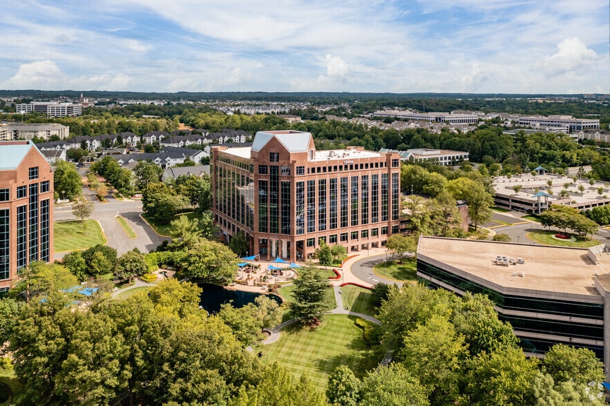 More Photos Of 2411 Dulles Corner Park, Herndon Office For Lease