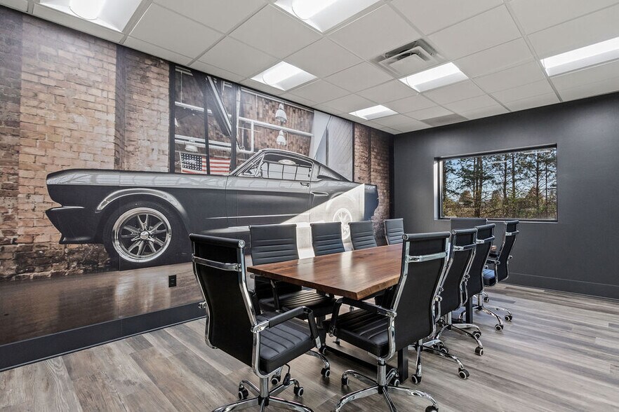More Photos Of 3455 Centerpoint Dr, Grove City Warehouse For Lease