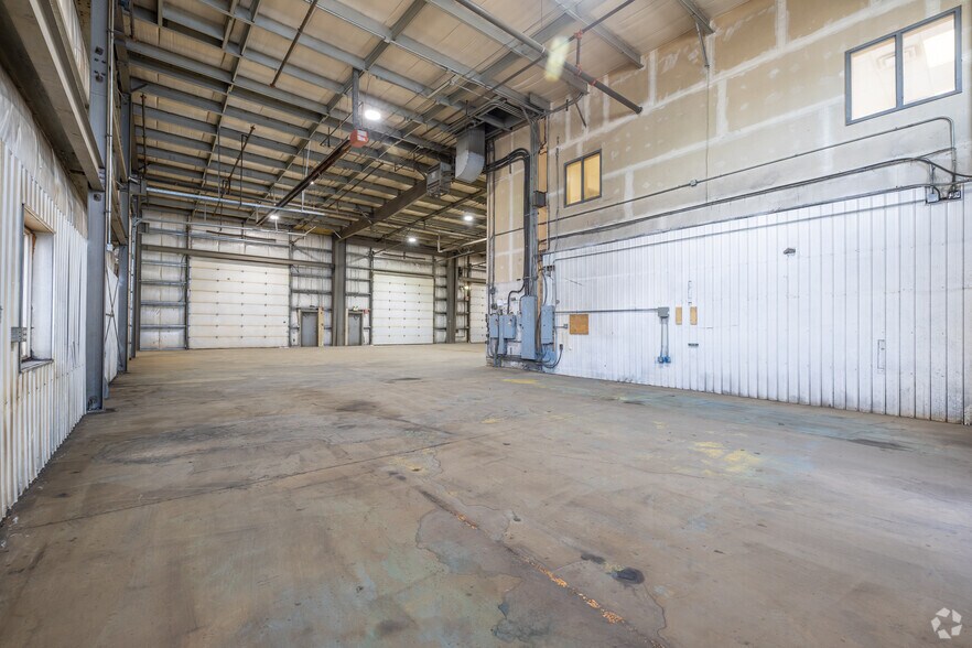 More Photos Of 8800 Venture Av SE, Calgary Warehouse For Lease