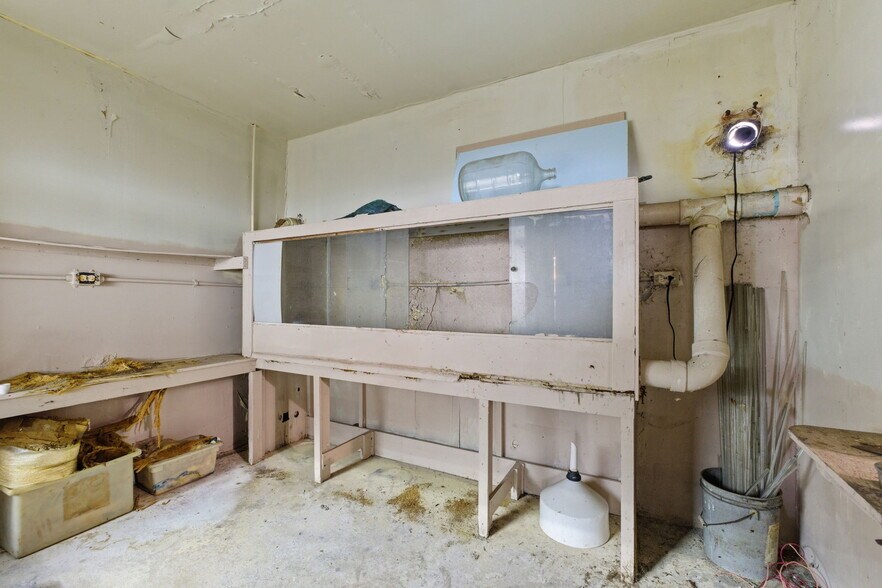 More Photos Of 2122 S Glenstone Ave, Springfield Freestanding For Sale