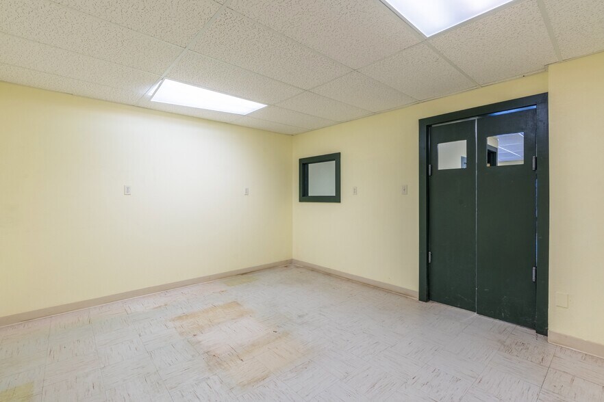 More Photos Of 1705 University Ave, Hot Springs Storefront Retail Office For Sale