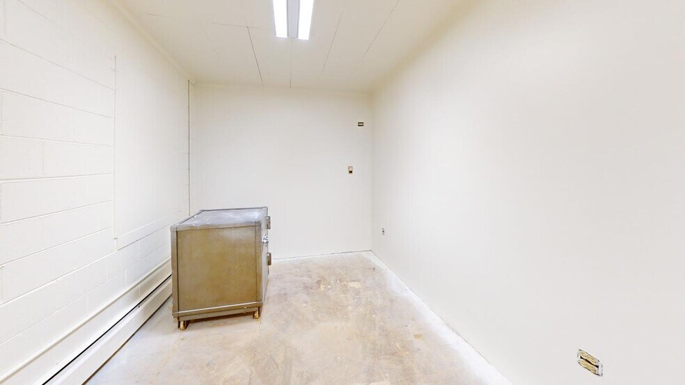 More Photos Of 50 E Palatine Rd, Palatine Storefront Retail Office For Lease