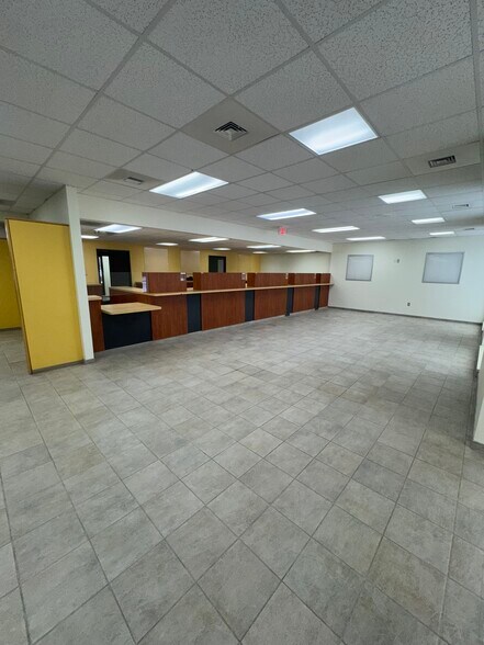More Photos Of 3805 A Highland Rd, Waterford Bank For Sale