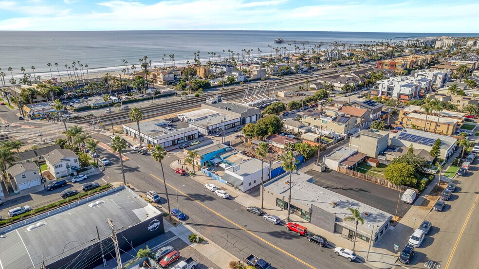 More Photos Of 302-306 Wisconsin Ave, Oceanside Storefront For Sale