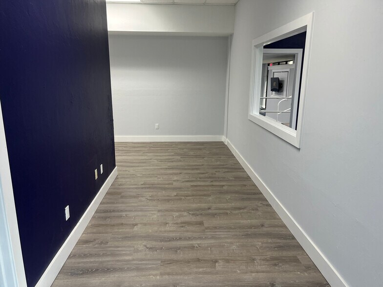 More Photos Of 3120-3131 E Riverside Dr, Fort Myers Flex For Sale