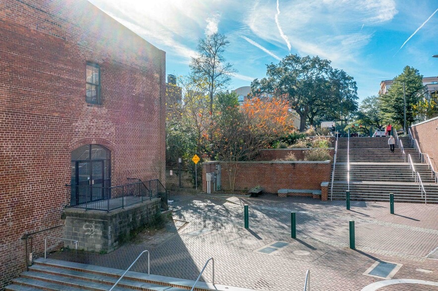 More Photos Of 313 W River St, Savannah Freestanding For Lease