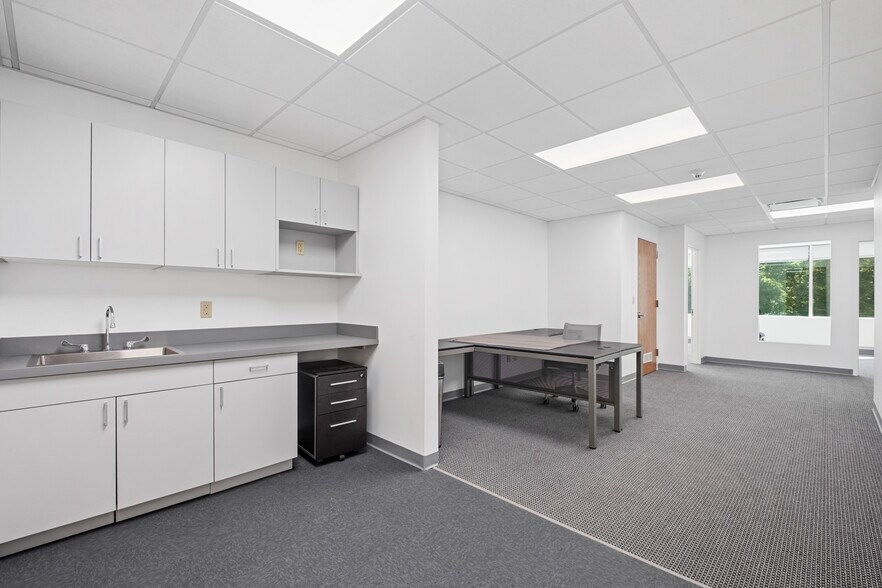 More Photos Of 118 N Bedford Rd, Mount Kisco Office For Lease