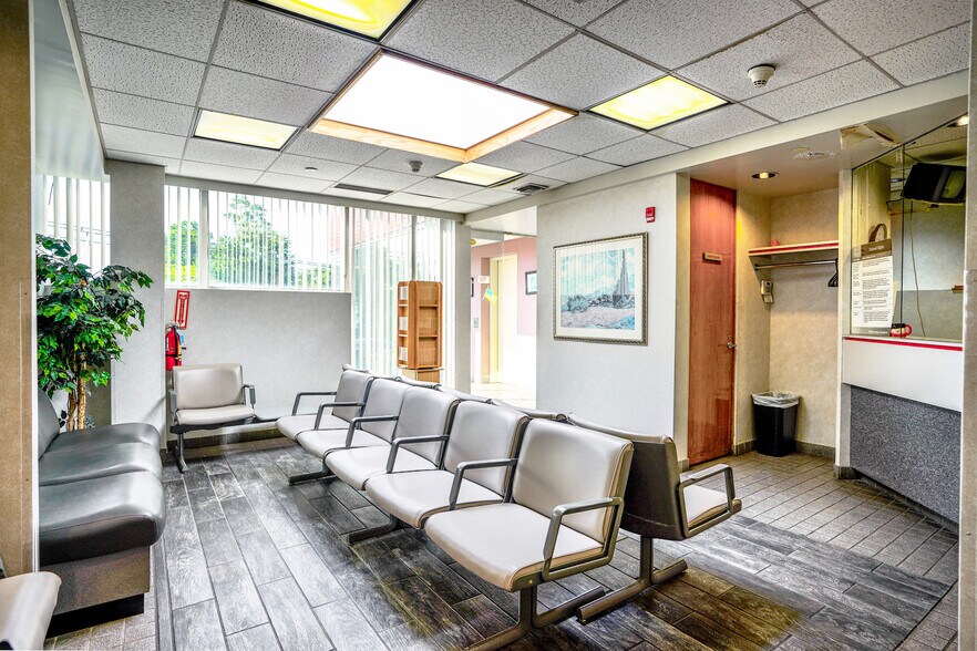 More Photos Of 38 Northern Blvd, Great Neck Office For Sale