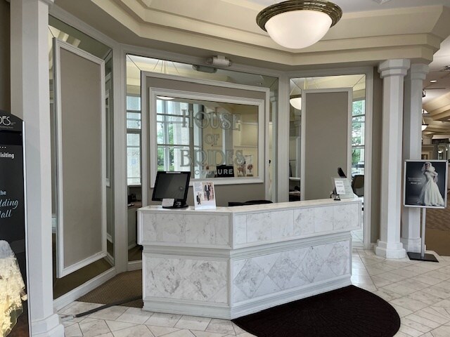 More Photos Of 607 E Golf Rd, Schaumburg Freestanding For Sale