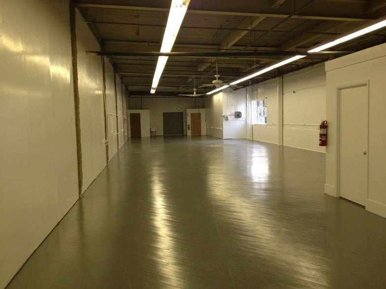 More Photos Of 410 E Walnut St, Perkasie Manufacturing For Lease