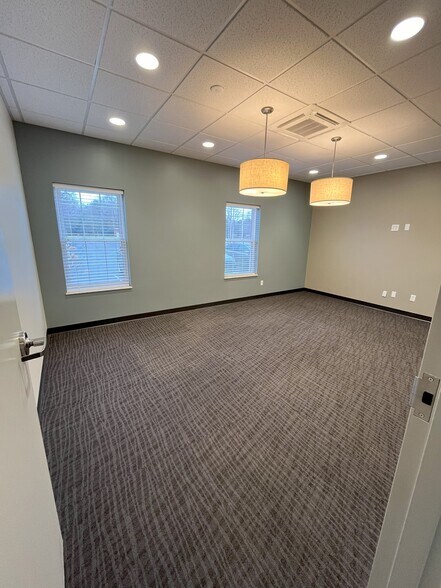 More Photos Of 2232-2244 Centennial Rd, Toledo Office For Lease