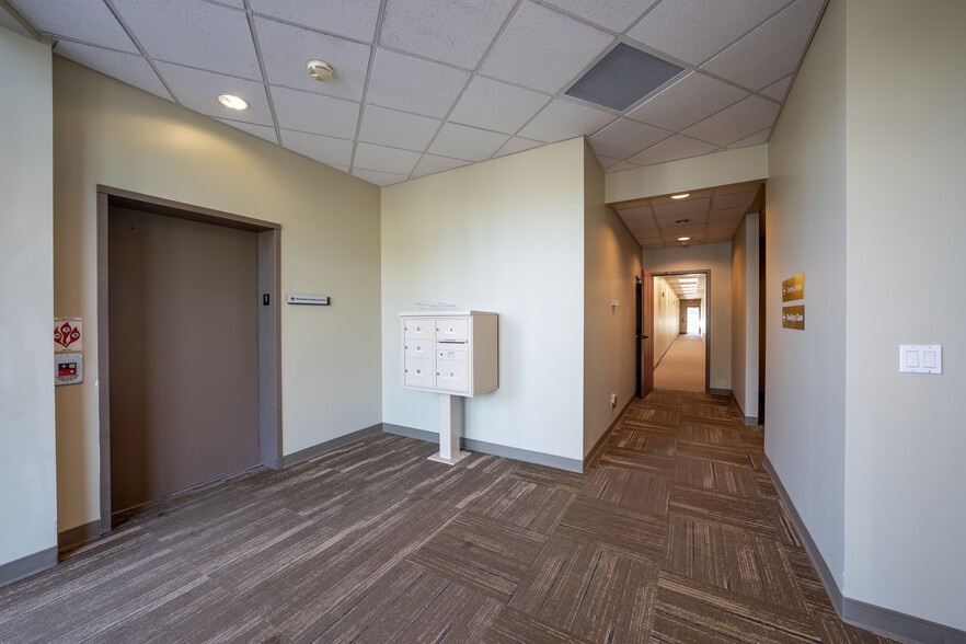 More Photos Of 807 Kinnear Rd, Columbus Medical For Sale