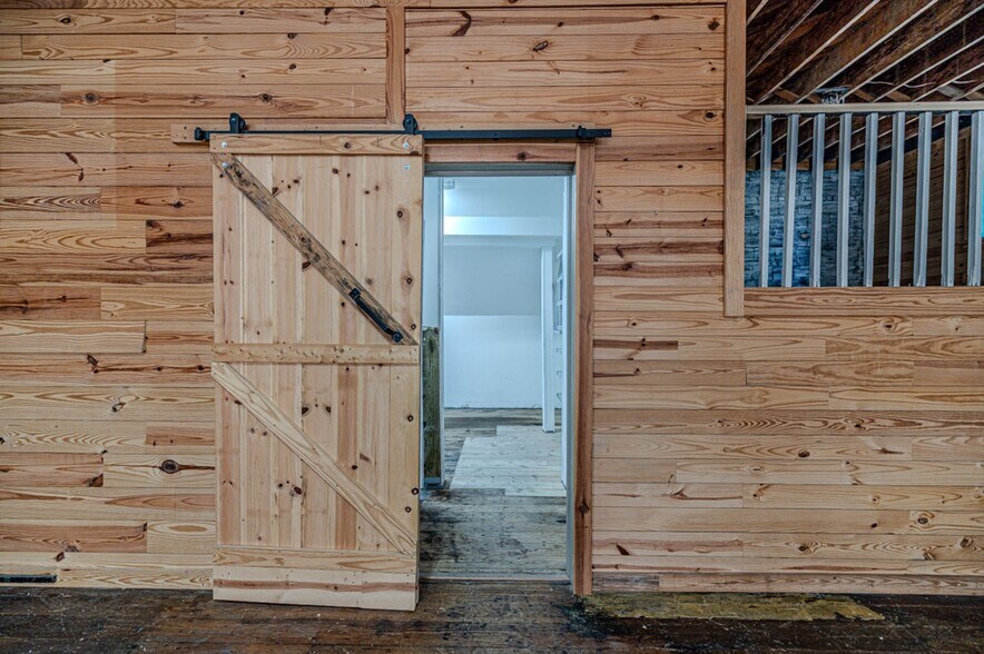 More Photos Of 200-208 S Steele St, Sanford Storefront For Lease