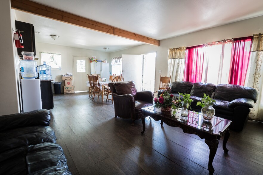 More Photos Of 16650-16658 Woodruff Ave, Bellflower Storefront Retail Residential For Sale