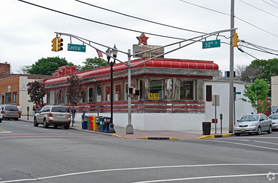 More Photos Of 543 32nd St, Union City Restaurant For Sale
