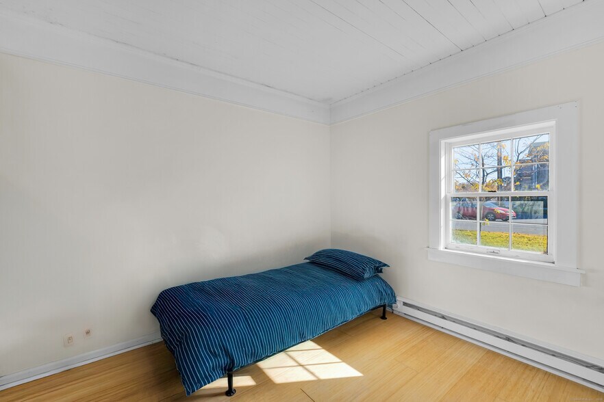 More Photos Of 93 Elm St, Old Saybrook Restaurant For Lease