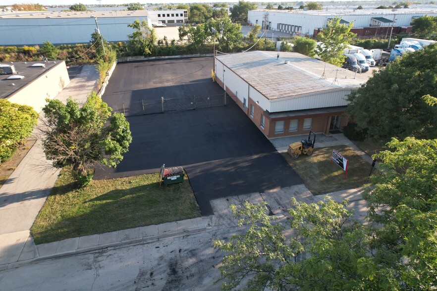 More Photos Of 2425 Pan Am Blvd, Elk Grove Village Warehouse For Sale
