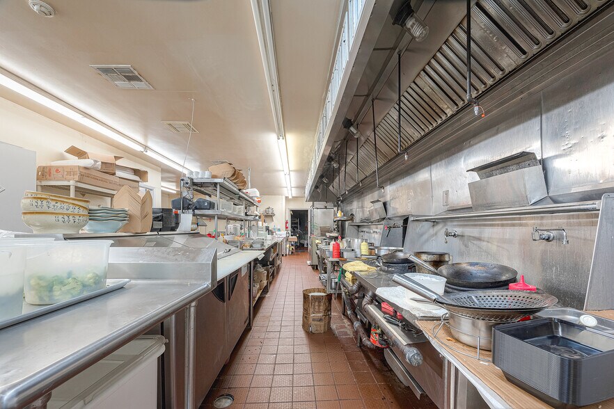 More Photos Of 1127 Marina Bay Dr, Kemah Restaurant For Sale
