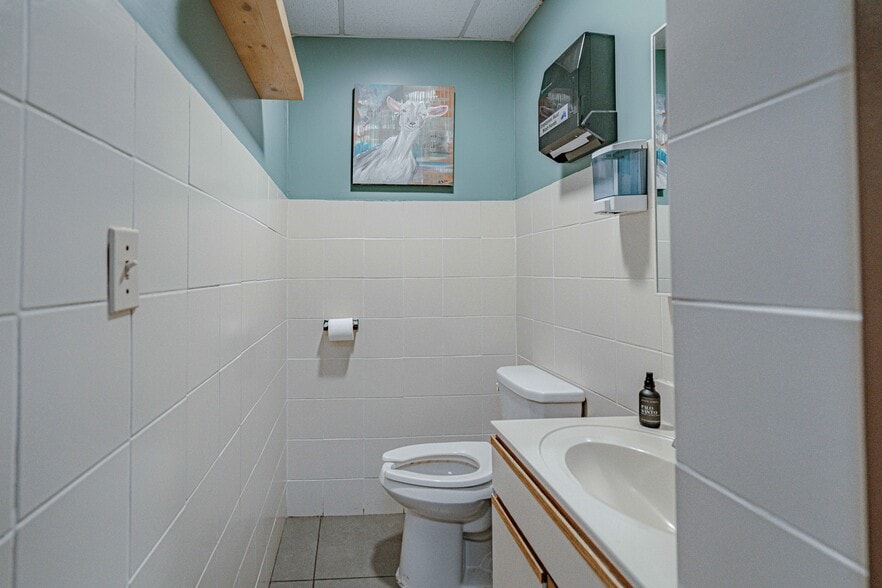 More Photos Of 754 Cherokee st, Fountain Hill Restaurant For Sale