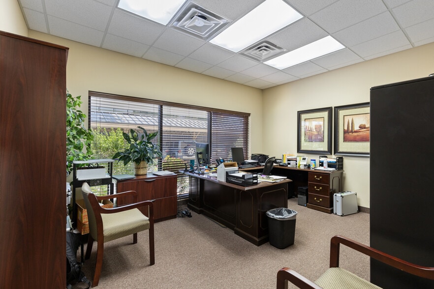 More Photos Of 5422 Alpha Rd, Dallas Medical For Sale