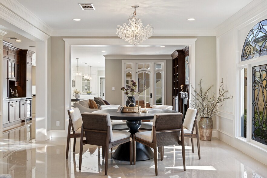 More Photos Of 1810 W 35th St, Austin Specialty For Sale