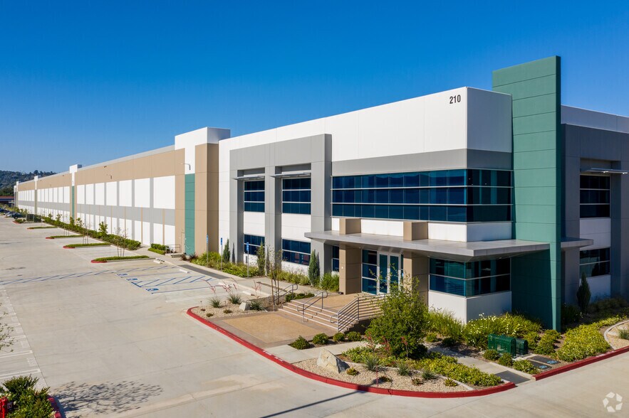 More Photos Of 4260 N Harbor Blvd, Fullerton Warehouse For Lease