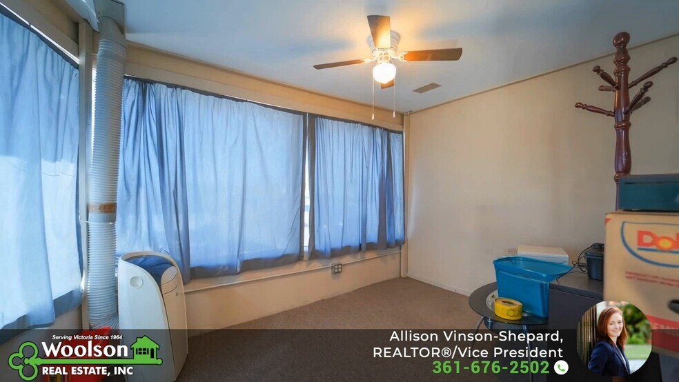 Primary Photo Of 802 North St, Victoria General Retail For Sale