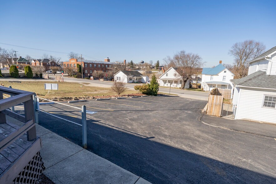 More Photos Of 210 N West St, Hillsboro Office For Sale