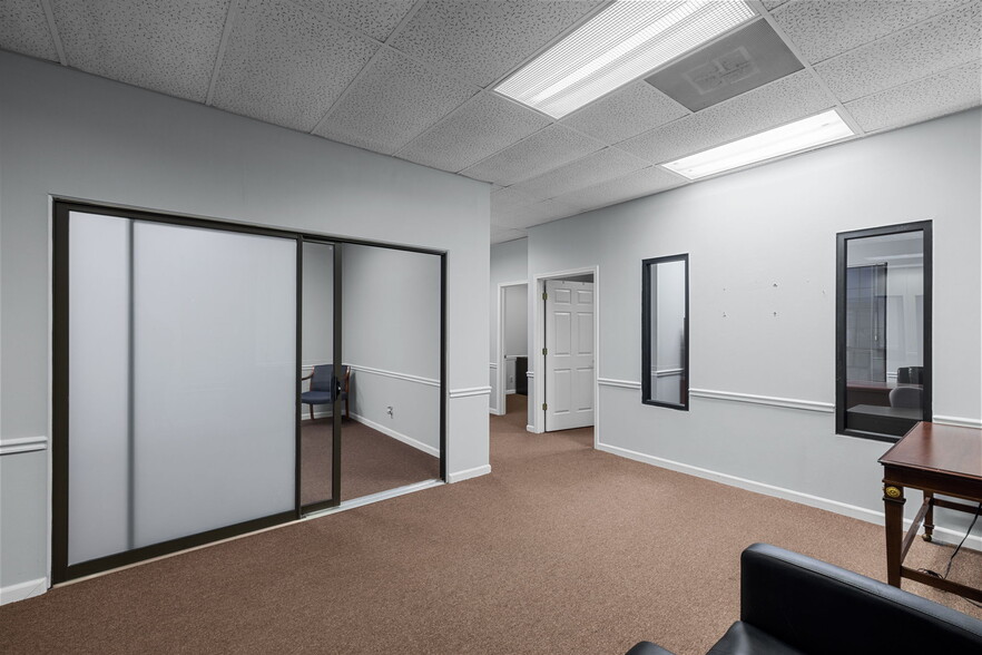 More Photos Of 4171-4193 Crescent Dr, Saint Louis Medical For Sale