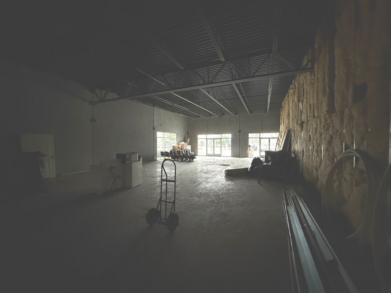 More Photos Of 8011 S Cooper St, Arlington Storefront For Lease