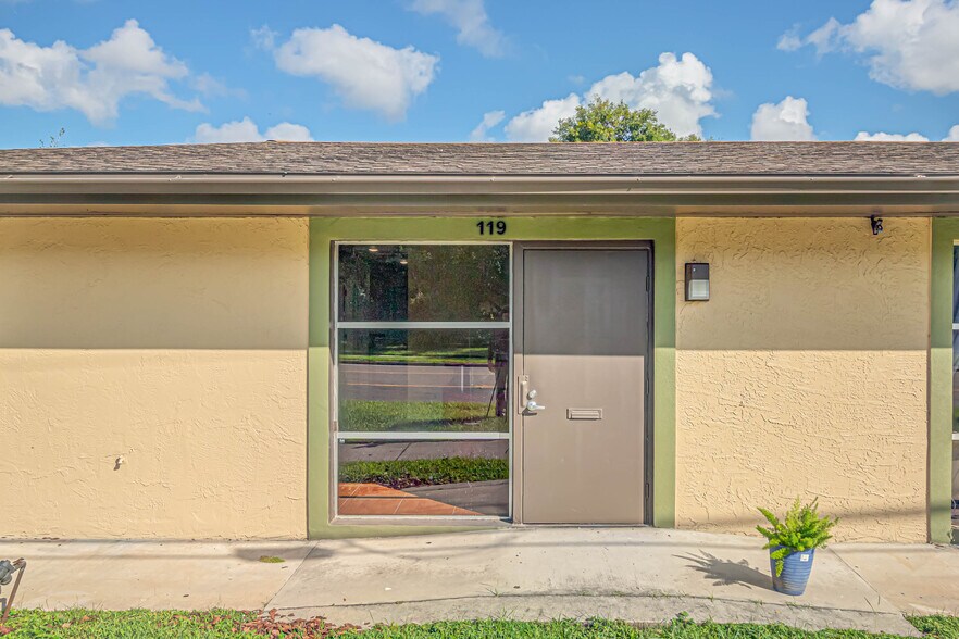 More Photos Of 119 W Plymouth Ave, Deland Unknown For Lease