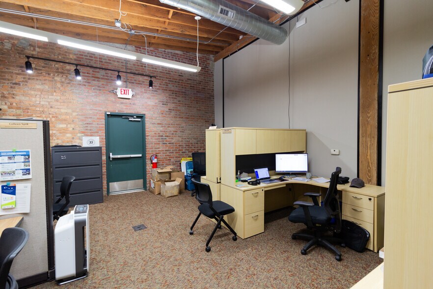 More Photos Of 1213 Center St, Lansing Medical For Sale