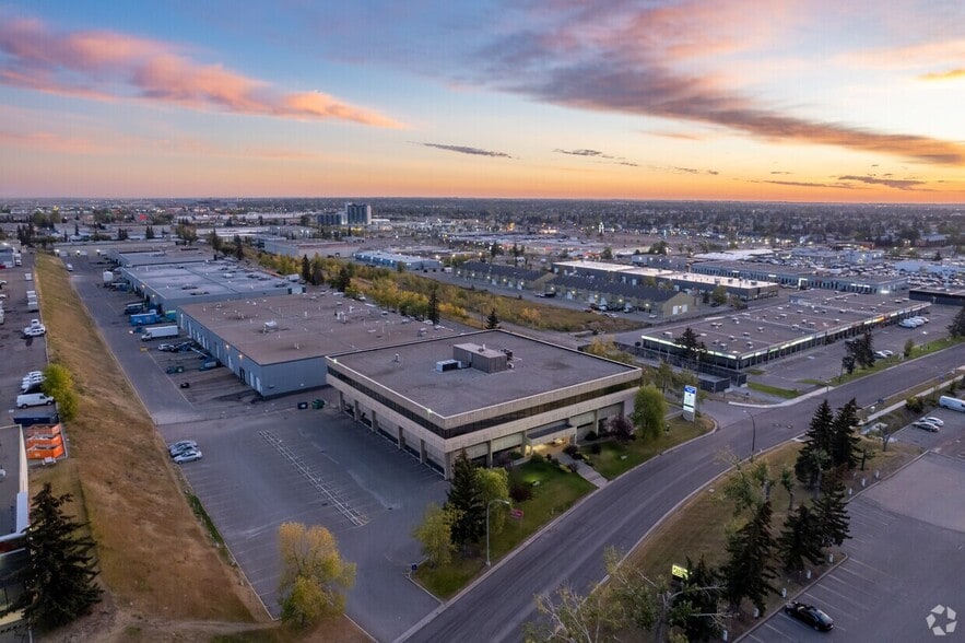 More Photos Of 3016 5th Ave NE, Calgary Medical For Sale