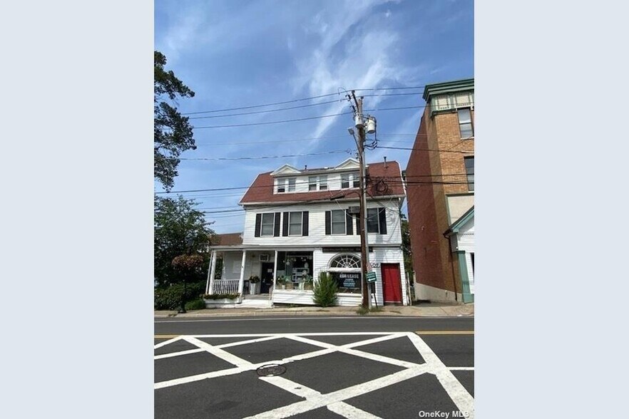 More Photos Of 307 Main St, Port Washington Storefront Retail Residential For Lease
