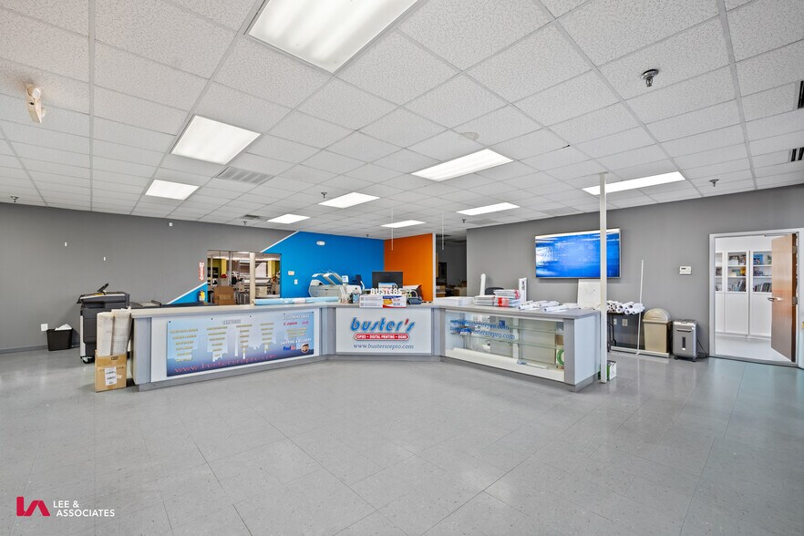 More Photos Of 5020-5072 Clark Howell Hwy, College Park Showroom For Lease