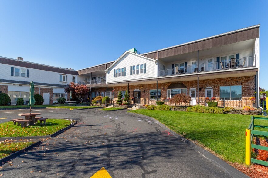 More Photos Of 225-243 King St, Northampton Unknown For Lease